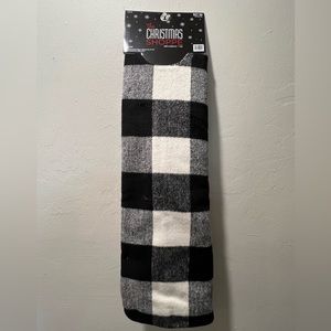 Black White Checkered Tree Skirt NWT Round Farmhouse style- Love these, Thick